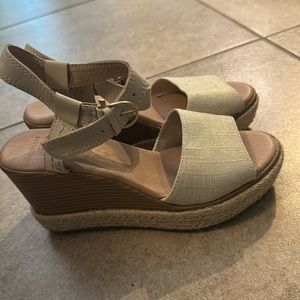 Sperry topsider sandal - color crème brûlée